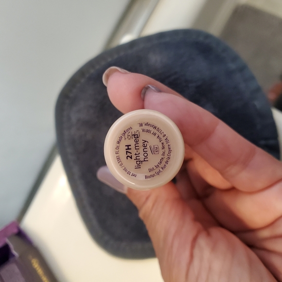 Tarte Shape Tape 27H concealer - Picture 4 of 5